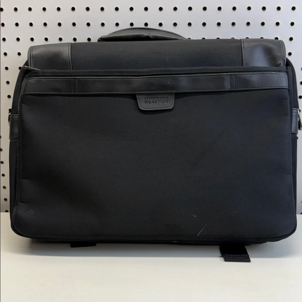 Kenneth Cole Reaction Black Messenger Bag, laptop bag up to 15,4” - Picture 4 of 6